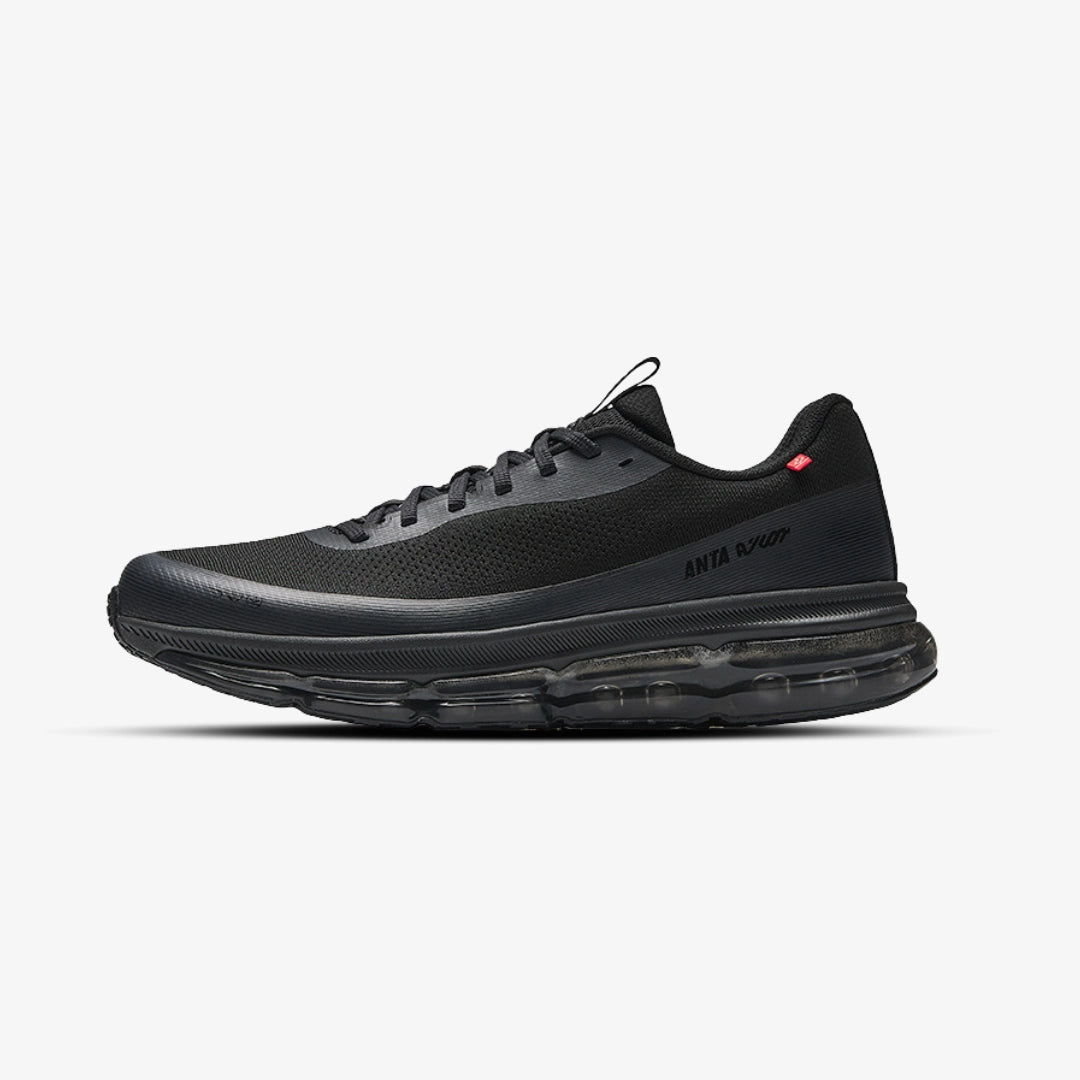 Chaussures de running Anta noires pour homme, avec semelle à coussin d’air intégral pour un confort et une performance optimaux.