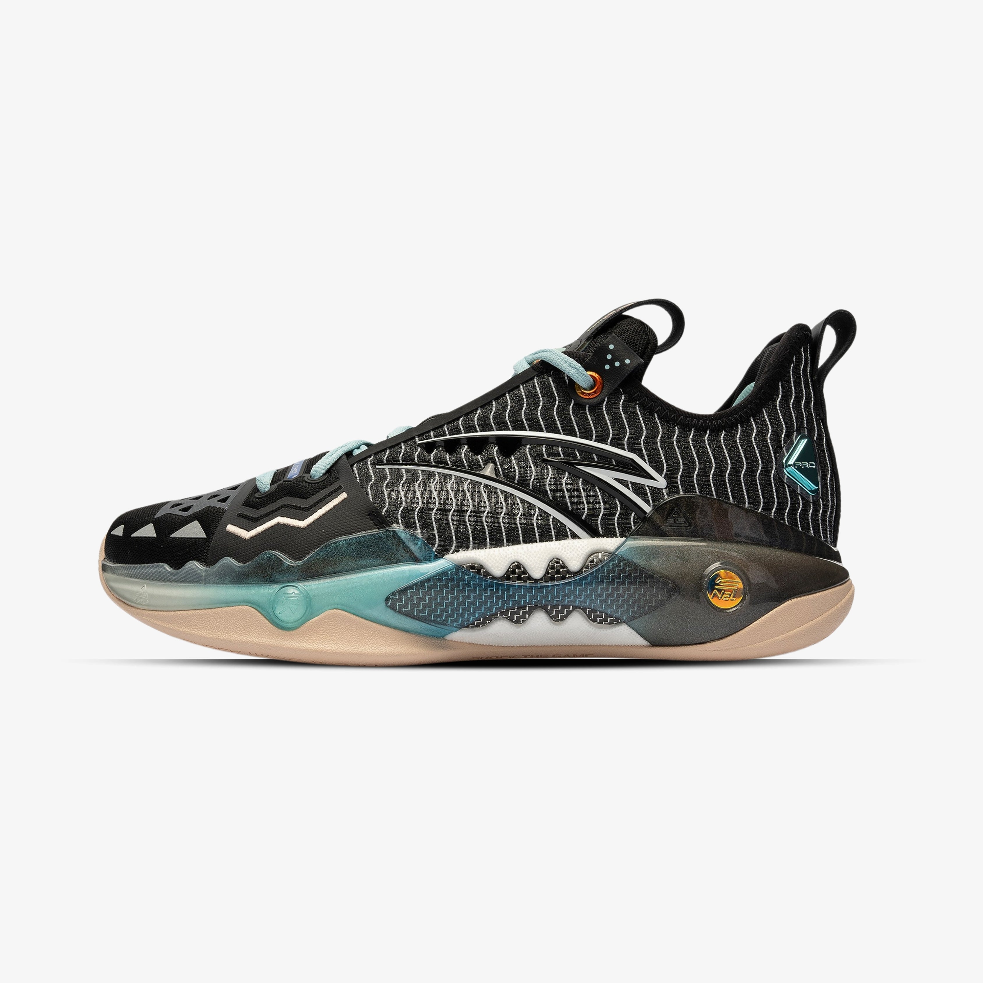 Chaussures de basketball noires Anta avec design futuriste et semelle performante – Black Anta basketball shoes with futuristic design and performance sole

