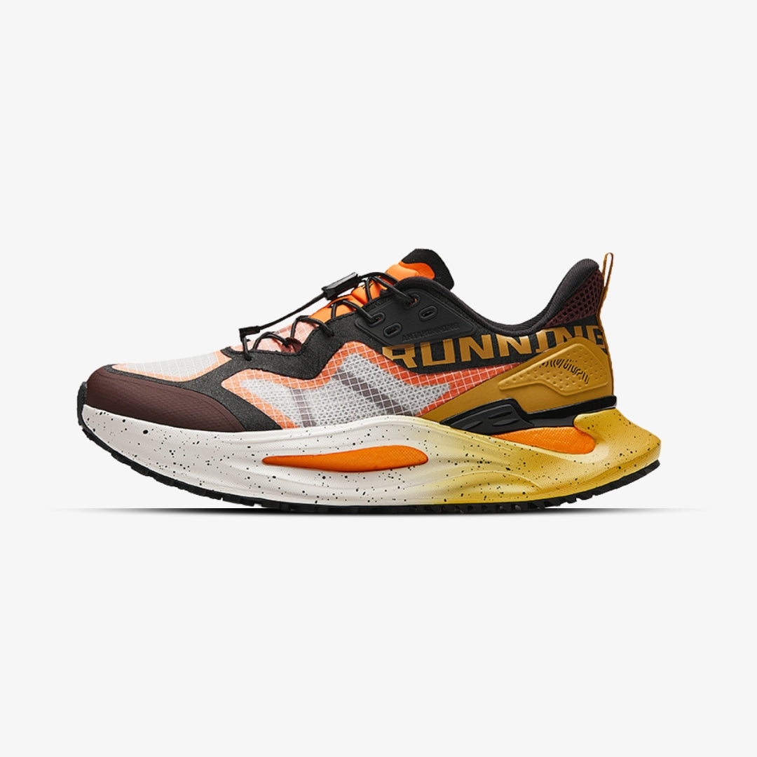 Chaussure de trail running Anta avec dégradé orange et jaune.


