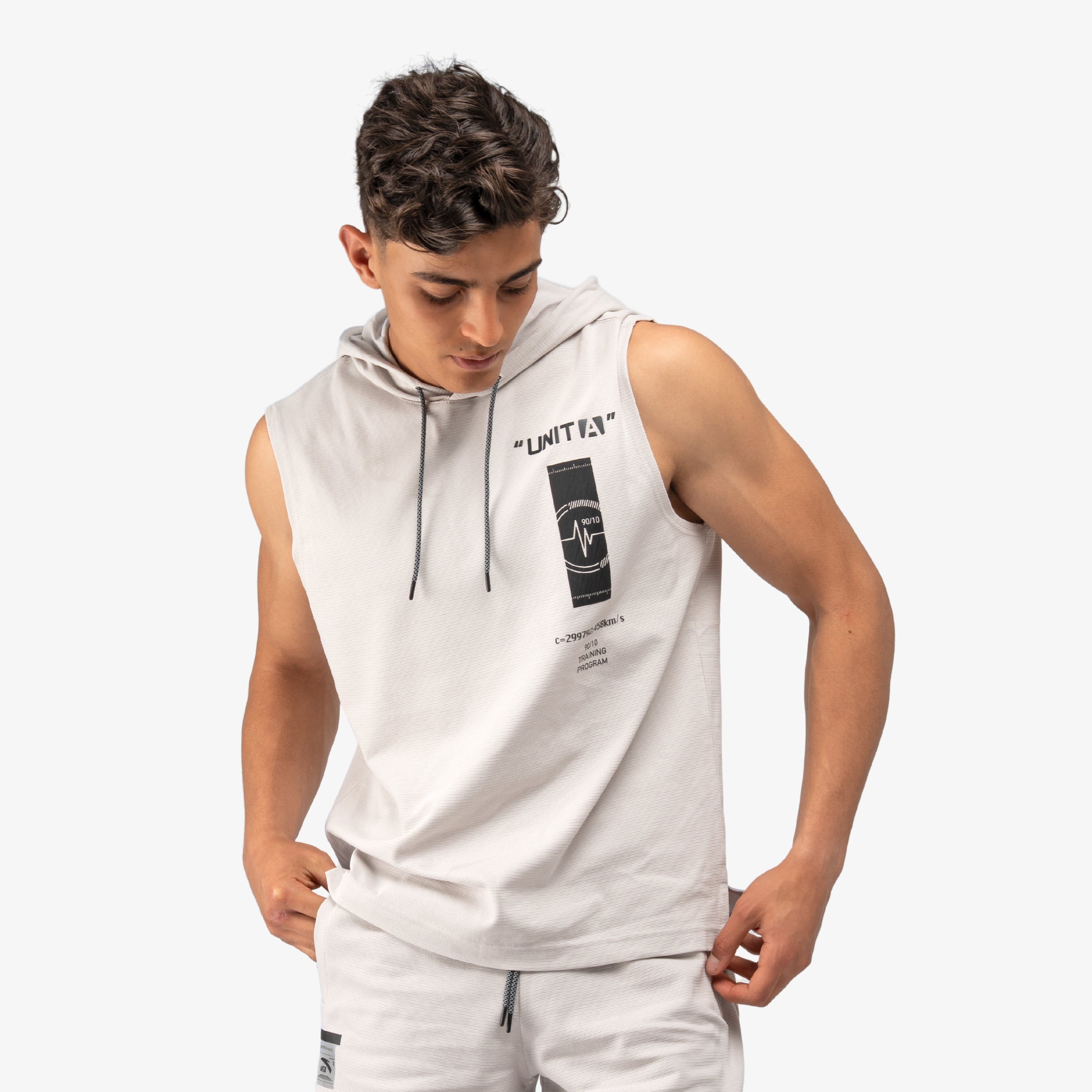 Débardeur sport sans manches gris pour homme avec capuche – Anta.

