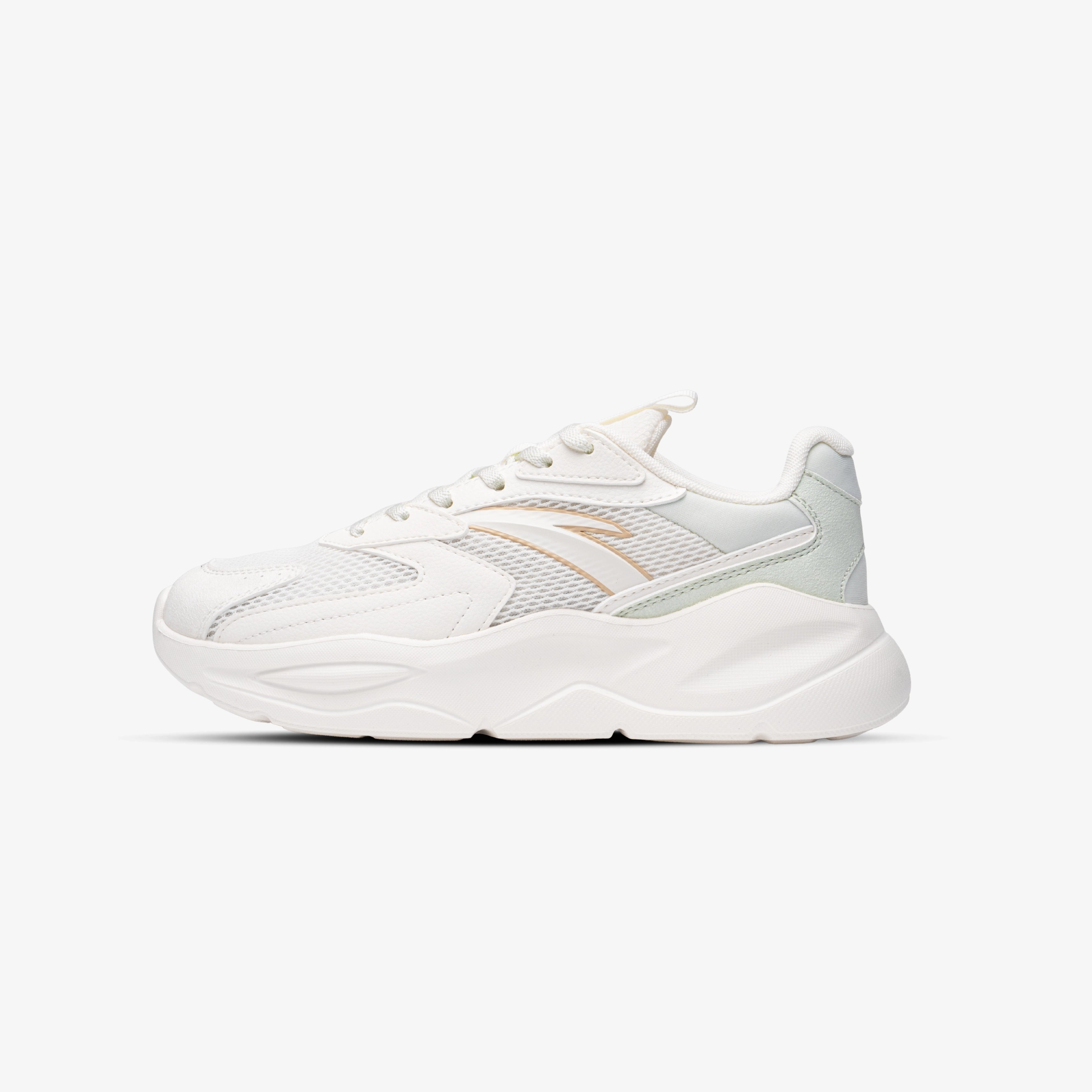 Baskets Peak pour homme en mesh blanc avec empiècements beige et talon gris clair, design moderne et semelle épaisse confortable.