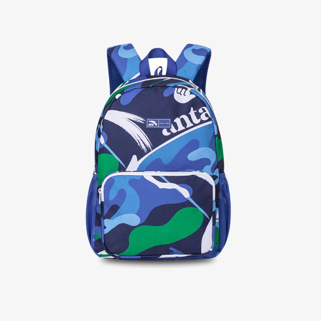 Sac à dos Anta Dazzle Blue avec design camouflage bleu et vert, grande poche frontale et bretelles ajustables.

