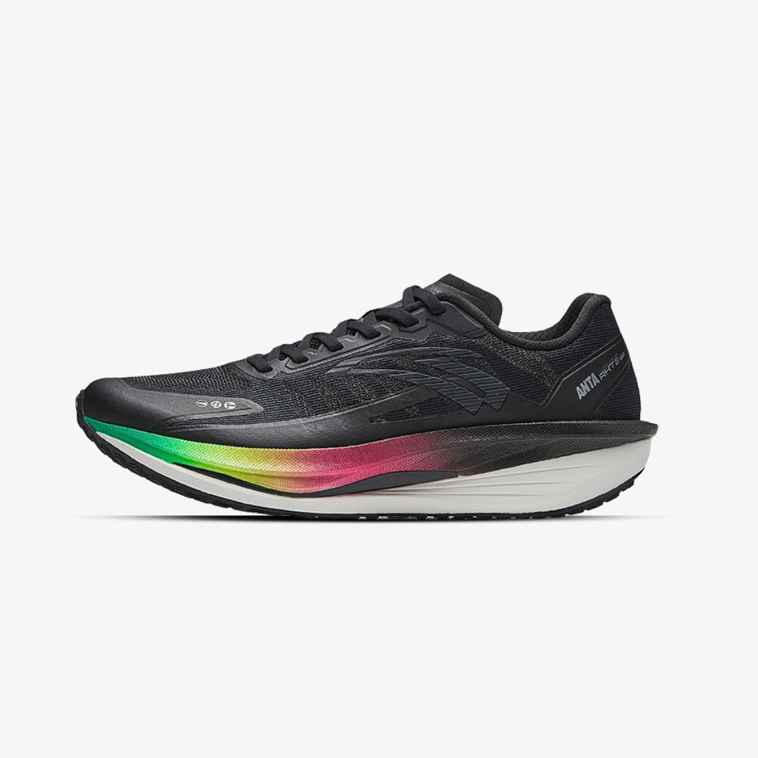 Chaussure de running noire avec semelle multicolore pour plus de style et de confort – black running sneaker with colorful gradient sole for high performance and style

